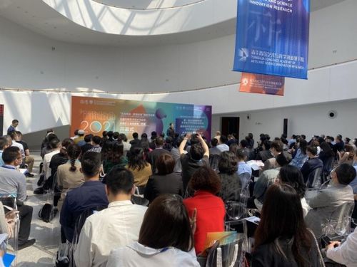 校領導應邀出席第一屆全國高等院校藝術設計學院院長聯席會議并作主旨演講